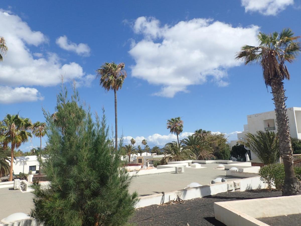 Apartamento En Playa Roca Primer Linea De Mar Costa Teguise Esterno foto