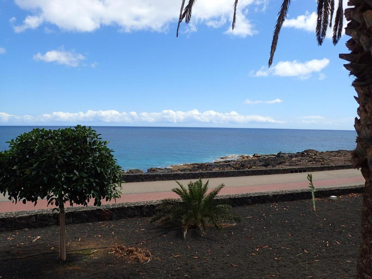 Apartamento En Playa Roca Primer Linea De Mar Costa Teguise Esterno foto